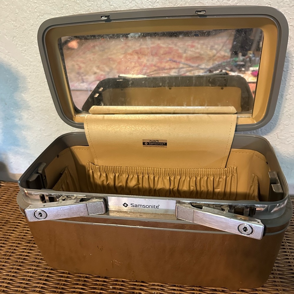 Samsonite Classic Brown and Tan Makeup Case